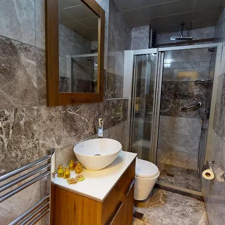 The Wolf イスタンブール